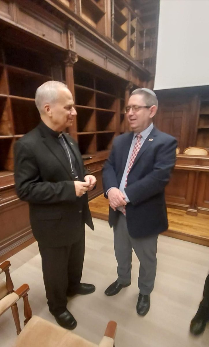 Felicito al Papa León XIV e invoco bendiciónes para su papado.