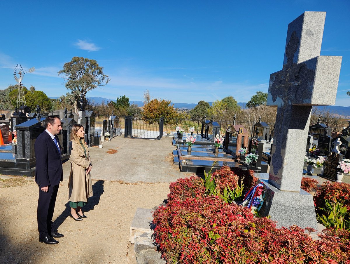 SRBinAustralia's tweet image. The Victory Day against fascism and nazism has always been commemorated in #Serbia. On that occasion, Ambassador 🇷🇸 in🇦🇺 laid a wreath at the memorial near Canberra, honouring the Serbian victims. Lest we forget!
Поводом 9. маја, Дана победе, амбасадор @SRBinAustralia Раде…