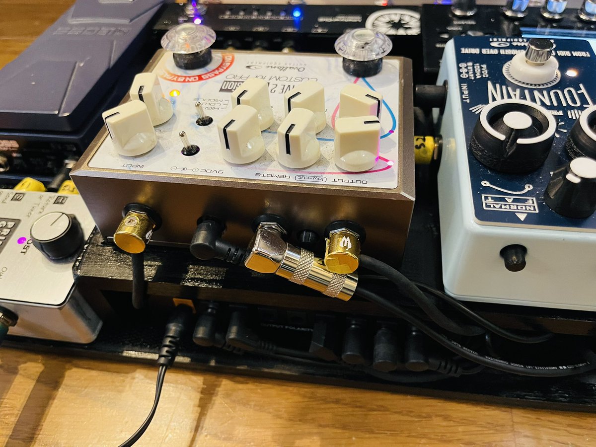 hidehisa_ssk's tweet image. セッション用ボード新調！今回あらたにLimetoneAudioのパッシブスイッチャーHOME 3LBを導入。音色が活き活きして良い感じ✨GT1000 coreとスラント角度ほぼ一緒な奇跡笑 上列は全てOvaltone。2階建てにしてパワーサプライ&amp;amp;配線は1階へ。本日早速現場デビューいってきます🔥

#LimestoneAudio
#Ovaltone