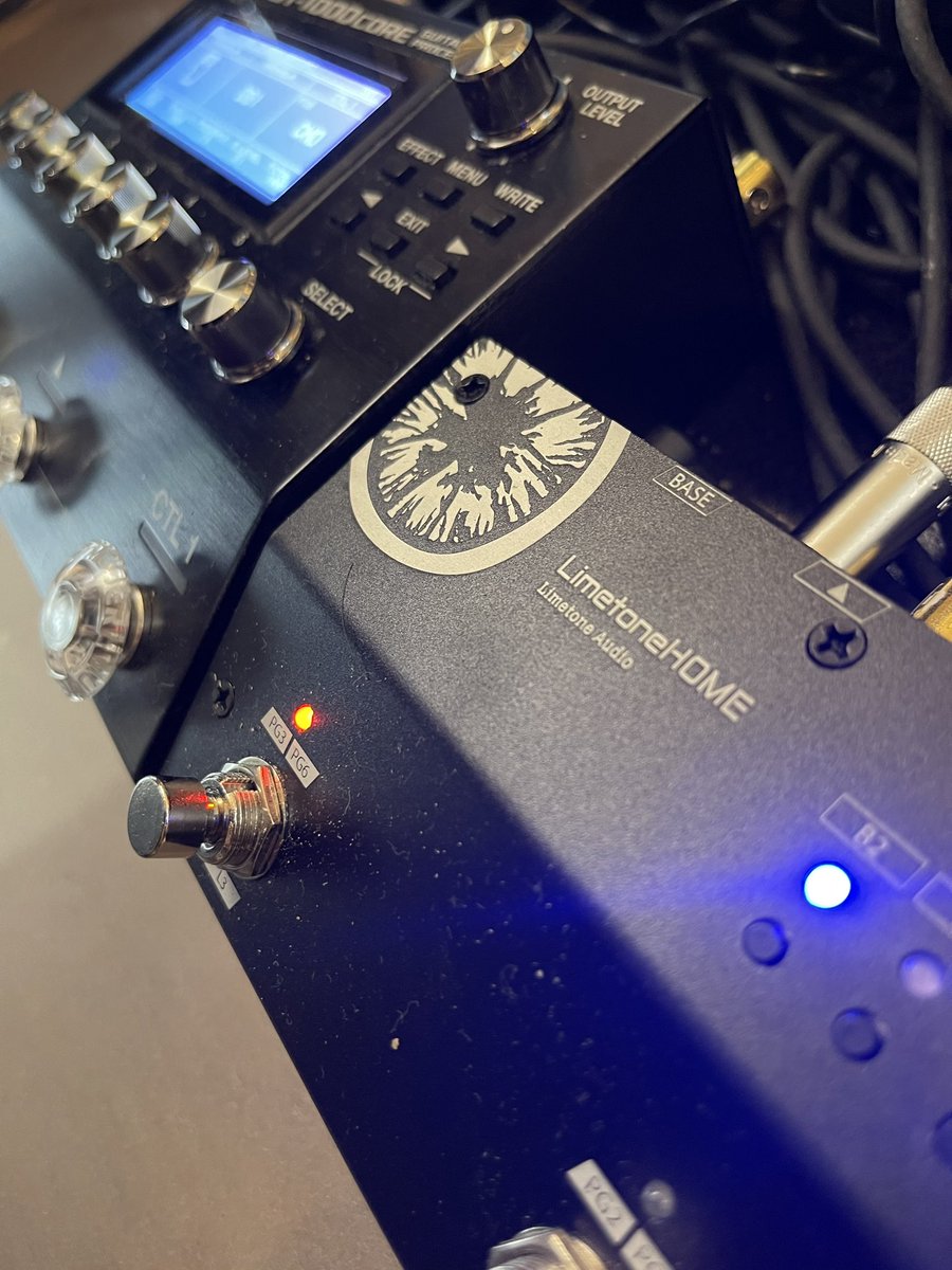 hidehisa_ssk's tweet image. セッション用ボード新調！今回あらたにLimetoneAudioのパッシブスイッチャーHOME 3LBを導入。音色が活き活きして良い感じ✨GT1000 coreとスラント角度ほぼ一緒な奇跡笑 上列は全てOvaltone。2階建てにしてパワーサプライ&amp;amp;配線は1階へ。本日早速現場デビューいってきます🔥

#LimestoneAudio
#Ovaltone