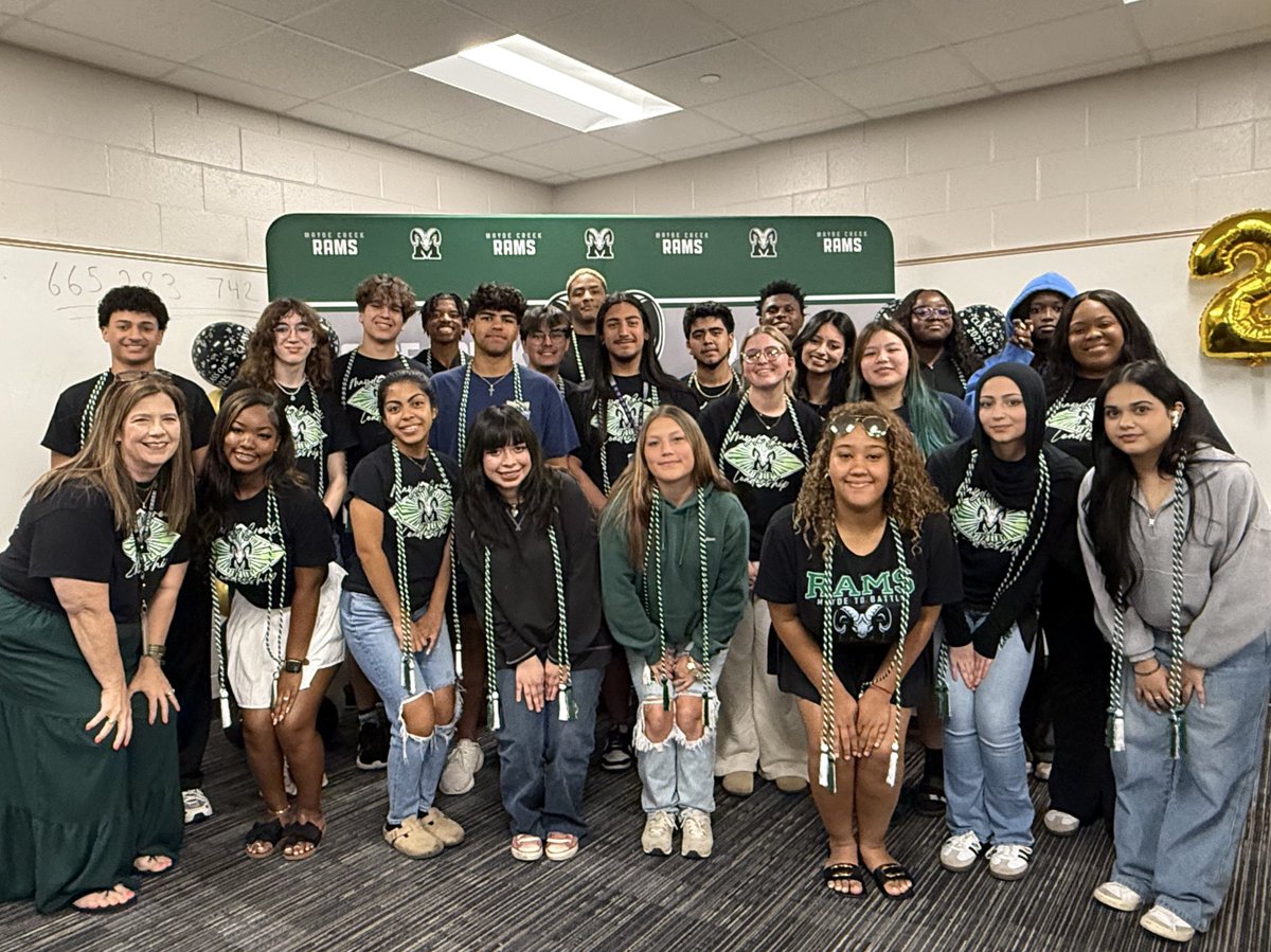 LHerring_MCHS's tweet image. We had our Senior celebration for Principal’s Roundtable this week!! What a group of leaders in this pic!! Watch out world…here they come! #PROUDPrincipal