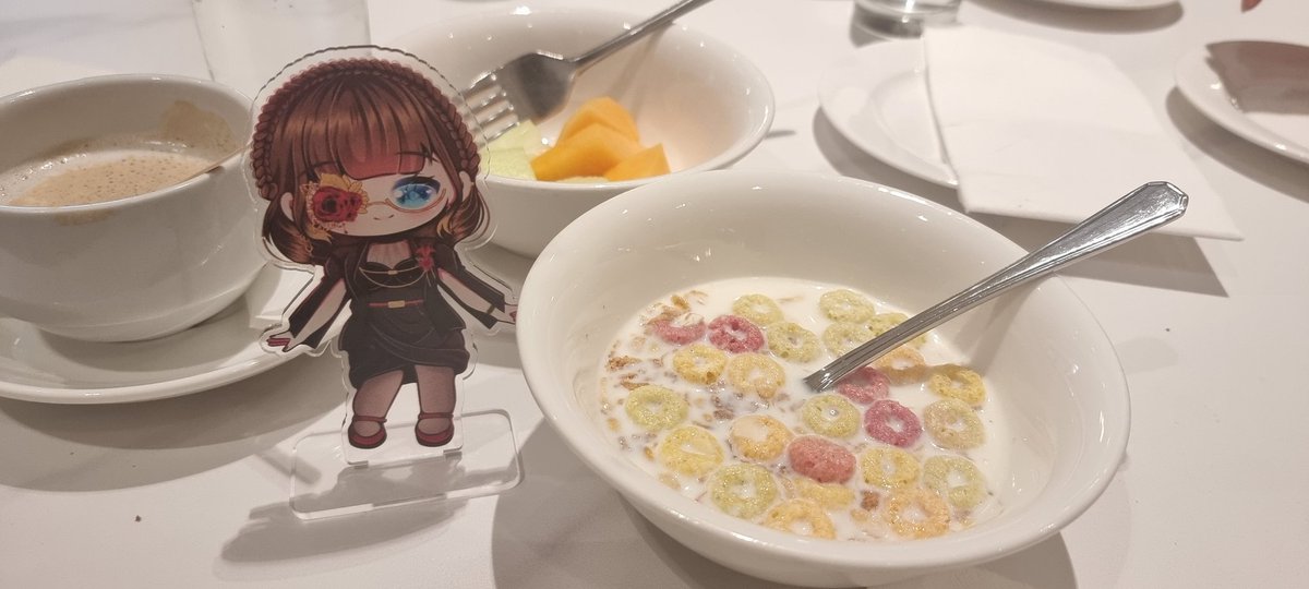 Sarapan hari terakhir 🥺🥹 
Kalian jgn lupa sarapan yaaa. Hari ini Mommy balik. Apa kalian sudah siap u/ Give Away oleholeh SG dari mommy?