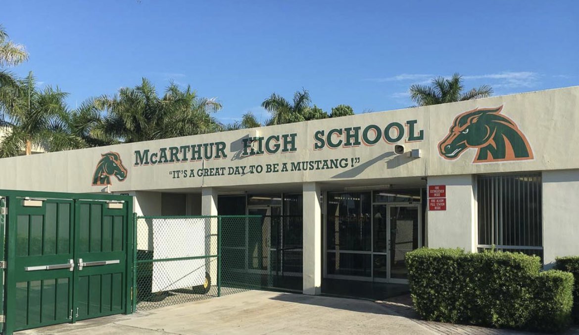 _OrtizTorres's tweet image. Thanks @NBP_Football @BACobrasFB @Mcarthur_FB @blanche_ely for having myself @KGueck7 &amp;amp; @j13wake today. #GRIT #SeahawkFast 🦅💨