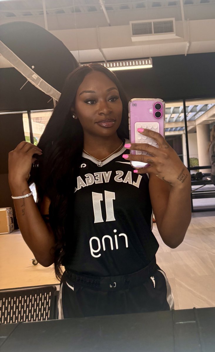 Dana Evans tweet media