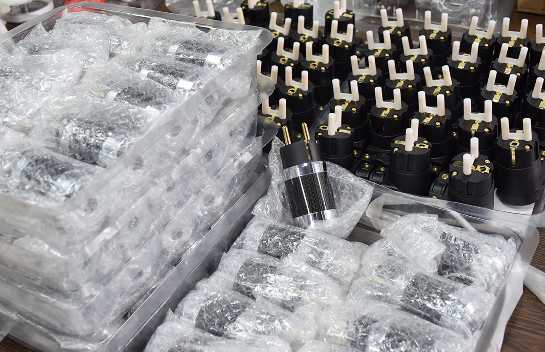 Rasantekaudio's tweet image. 📷 Daily Delivery 📷
Today’s share:
📷 Gold-Plated Carbon Fiber Audio Power Plug
📷 Right-Angle ABS Power Plug
Know More: rasantekaudio.com/audio-connecto…
#RASANTEK #powerplug #hifi #highend #audiophile #audio