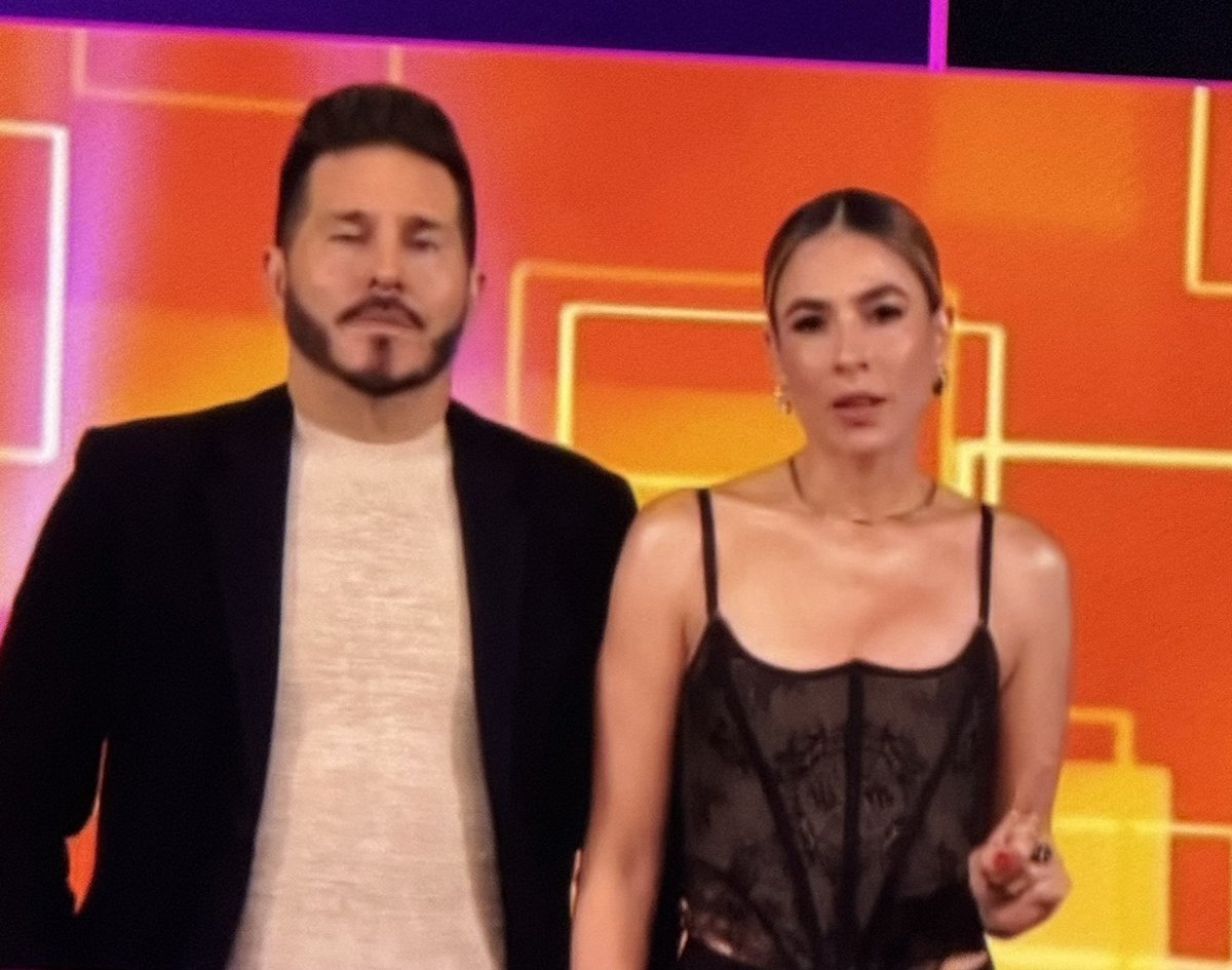 ivonnecantura's tweet photo. Karla hablando de respeto cuando en @MasterChefCo fue la más grosera , altanera , humillante de todas en fin la #hipocresía !! #LaCasaDelLosFamososCol2 #LaCasaDelLosFamososCol #LCDLFCOL2 @CanalRCN https://t.co/aOCML160tt