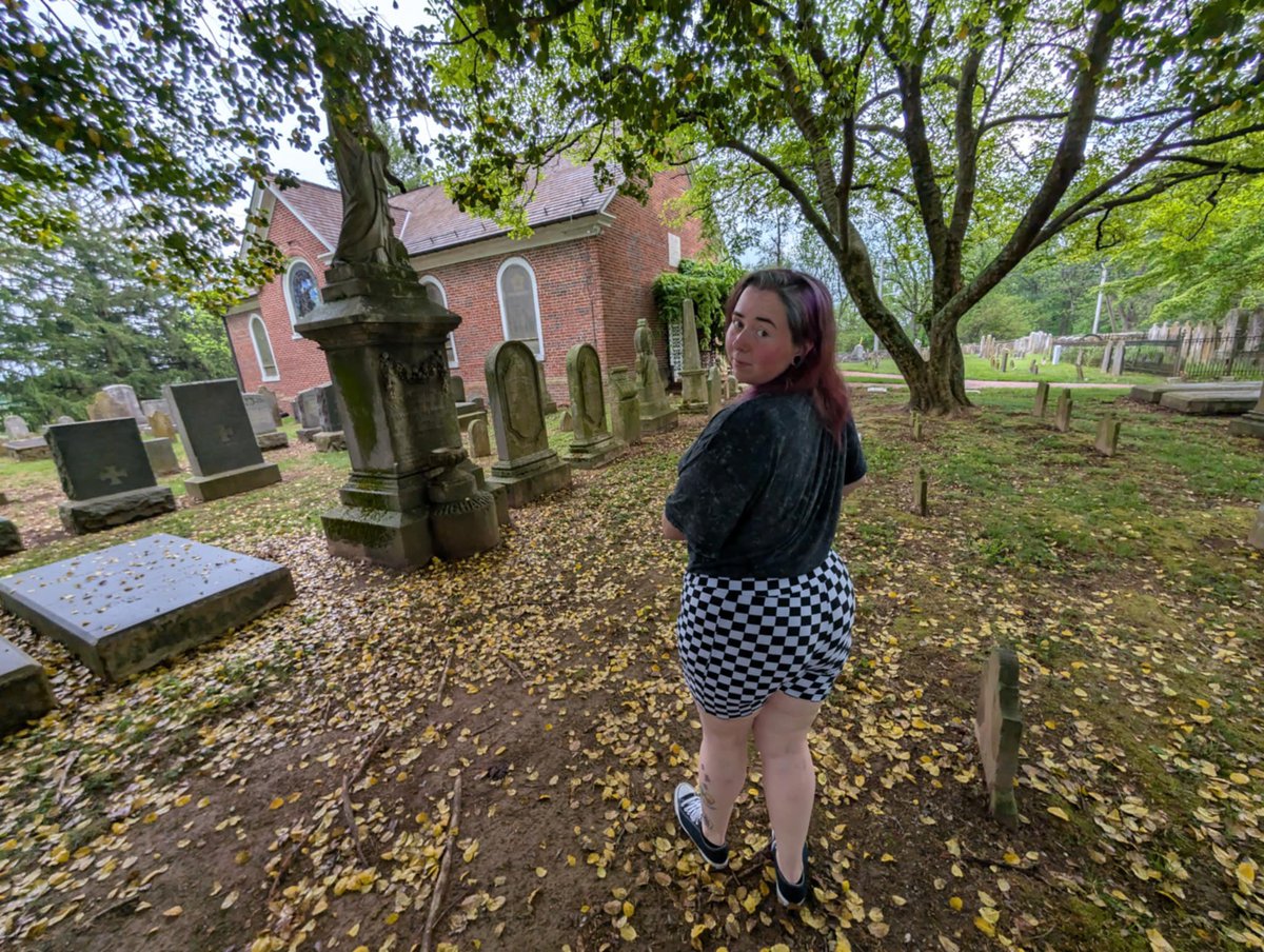 Morbid_Mus3's tweet photo. #graveyardwander #cemetery #gothlovers #nature #urbex #cemeterylovers #tomestone #mourning #witchyvibes #taphophile https://t.co/dnworykPXb