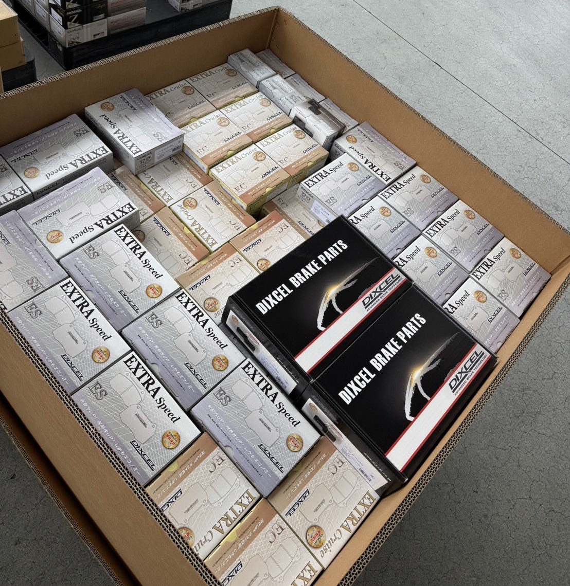dixcel_kouhou's tweet photo. 出荷前のブレーキパッド詰め合わせセットを発見😮
Found an assortment set of brake pads prepared for shipment.
#DIXCEL #PAD #BRAKEPAD #ディクセル #止めるはディクセル https://t.co/ydMZQI6xs1