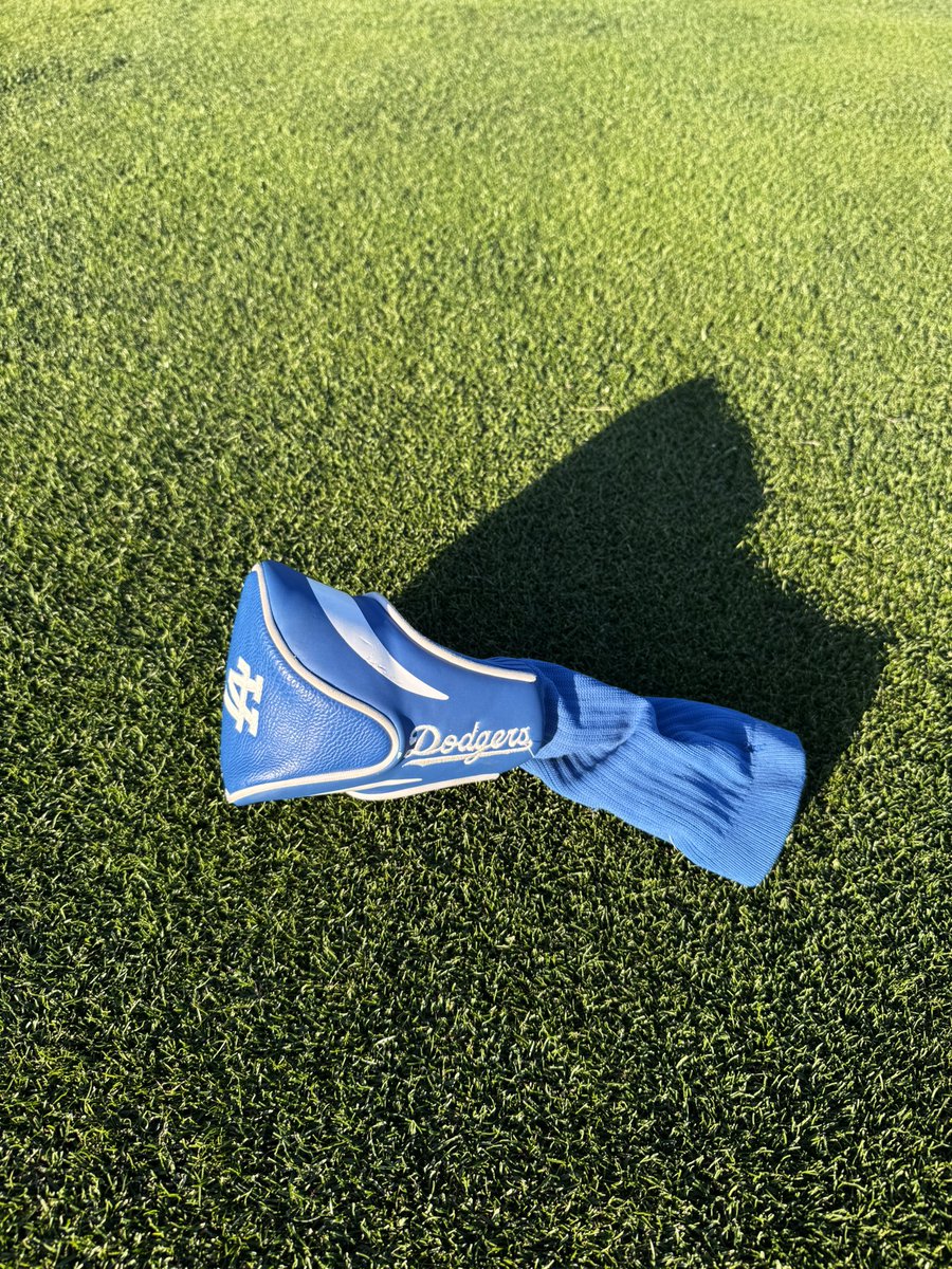 Slicker_vc's tweet image. Found a headcover. Debating of bring it with me to clubhouse or kicking it into the creek…
#giants