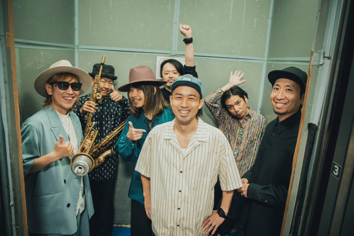 5/7はコットンクラブで宮武弘さんのサポートをさせていただきました！
宮さんの音楽は聴いてても演奏してても不思議と疲れないんです。
ご本人の明るさと楽曲の持つ明るさが合わさってそんなパワーを持つのだと思いますが、毎回面白いなぁと思いながら演奏しております。
ありがとうございましたー！！