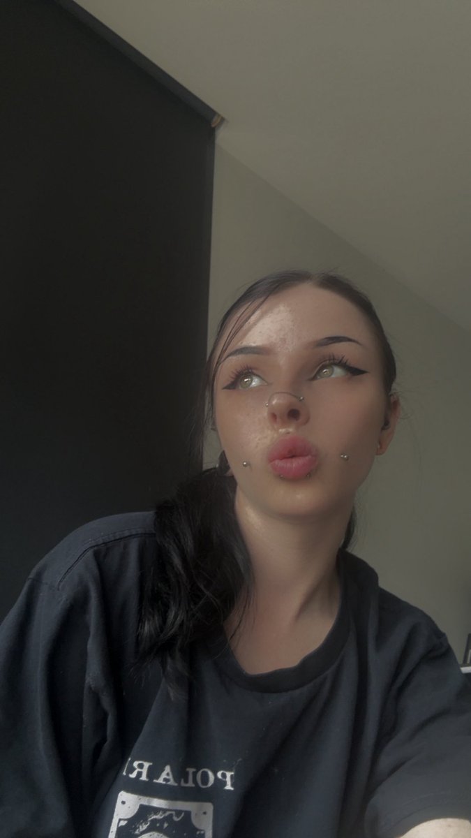 Today is study day. Aiming to complete a whole unit in a couple of hrs lol. Send for coffee rats ✨