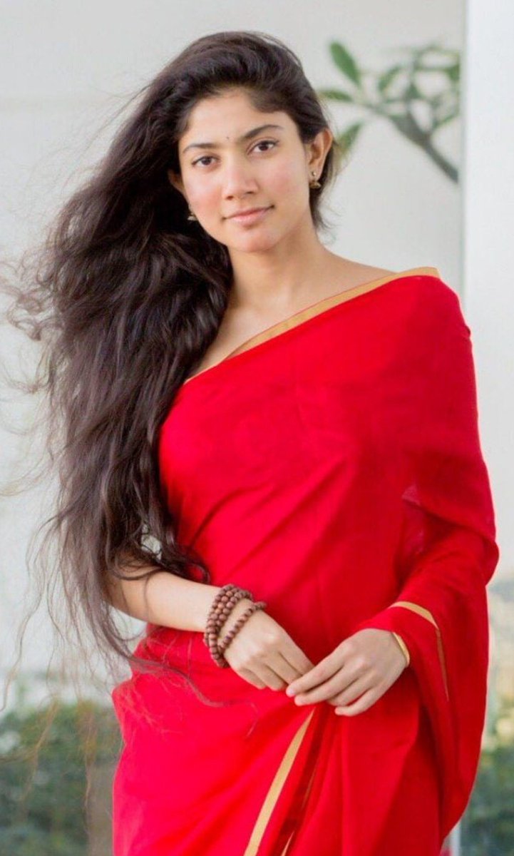 Saipallavi09's tweet photo. Happy B'day to my Queen 
#SaiPallavi https://t.co/gd8vzKOlGU