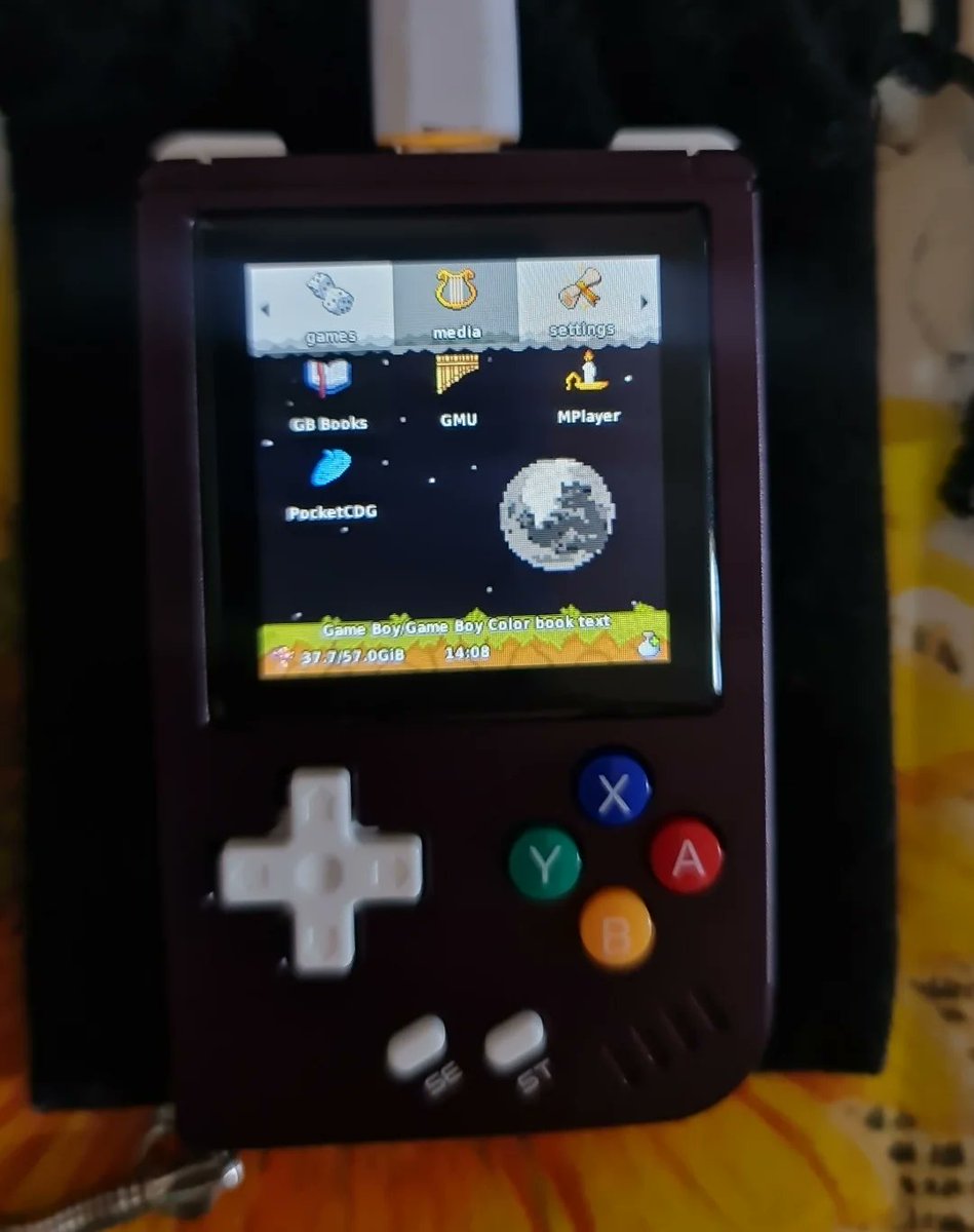 hiiragi20191116's tweet image. この左上のGB booksってアプリを探しています RGnanoで本が読めるアプリでしょうか？ 情報待ってます #GBbooks #funkeys #RGnano