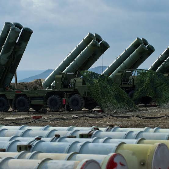 onlytruth_2024's tweet photo. News coming India has deployed its defense with four cutting-edge anti-drone systems: S-400, L-70, ZSU-23, and Shilka on Pakistan Border ready to counter any aerial threats! 🇮🇳💪 #IndiaPakistanTensions #BorderSecurity #S400 #AntiDroneTech #IndiaPakistanWar https://t.co/uahNtrxLkp