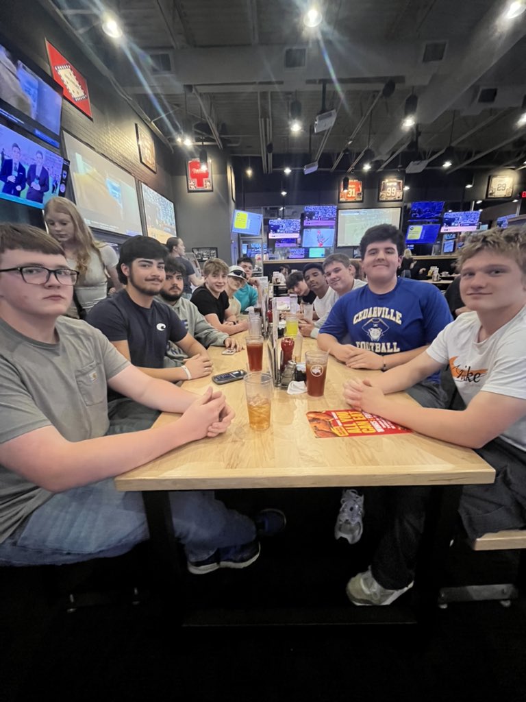 ReaganHolmes52's tweet image. Team building at BWW in Fort Smith. AR. Total of 374 wings consumed, I had a team high 36!