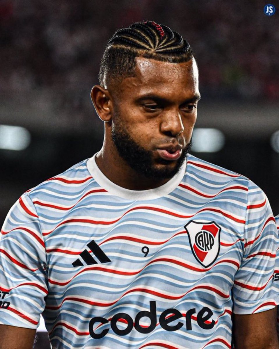 CarpetaMillo_'s tweet photo. El mercado de pases no va a ser una vergüenza si no traen un cinco, un tres o un delantero, va a ser una vergüenza si no le buscan salida al peor jugador de este plantel. Un tipo displicente, que no siente la camiseta y además cobra un salario altísimo. https://t.co/3tZbMjuNqf