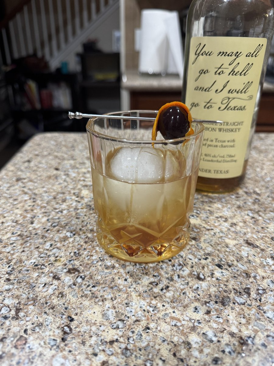 CBethAnderson's tweet photo. 6. Pulling ladders out of the shed to reach high stuff in the house is my job now.
7. An Old Fashioned to celebrate reaching the 25% mark on the first draft of my memoir.
#grief #widow #liveintoday #authorsofinstagram #memoir
5/5 https://t.co/JbNKmNXTDZ