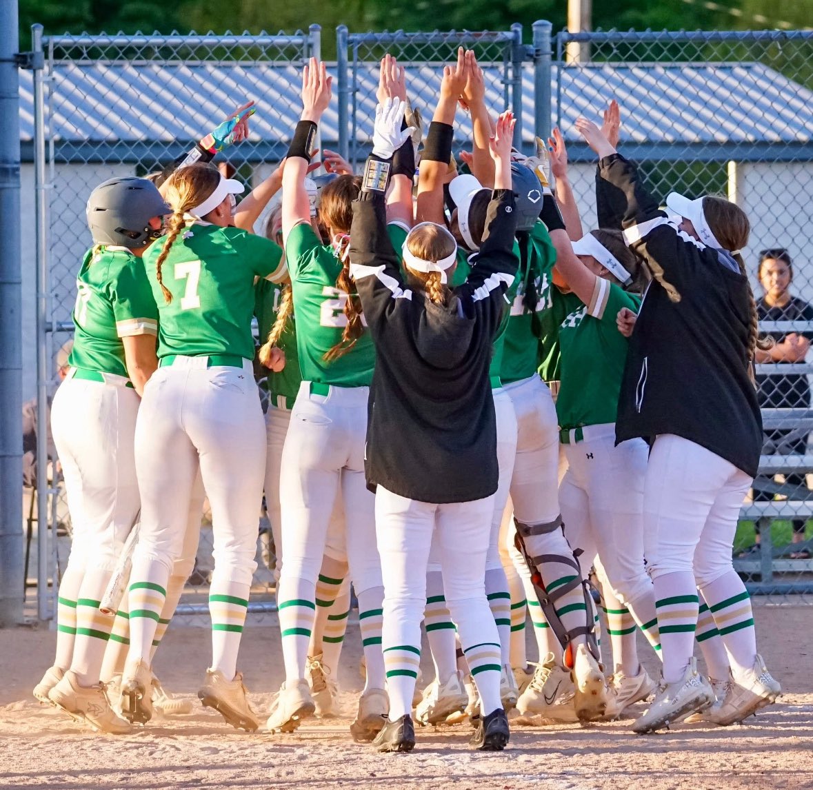 ☘️🥎☘️
Seneca 11
Marquette 7   10inn.

Overall: 25-0
Conference: 12-0

Wasn’t pretty but the girls found a way.
<a href="/EmmaMino2027/">Emma Mino</a> with the 💣 in the 10th to put us up 4.  Nothing better than seeing 14 girls celebrating a big hit!

#playwithpurpose

Go Irish!
☘️🥎☘️
