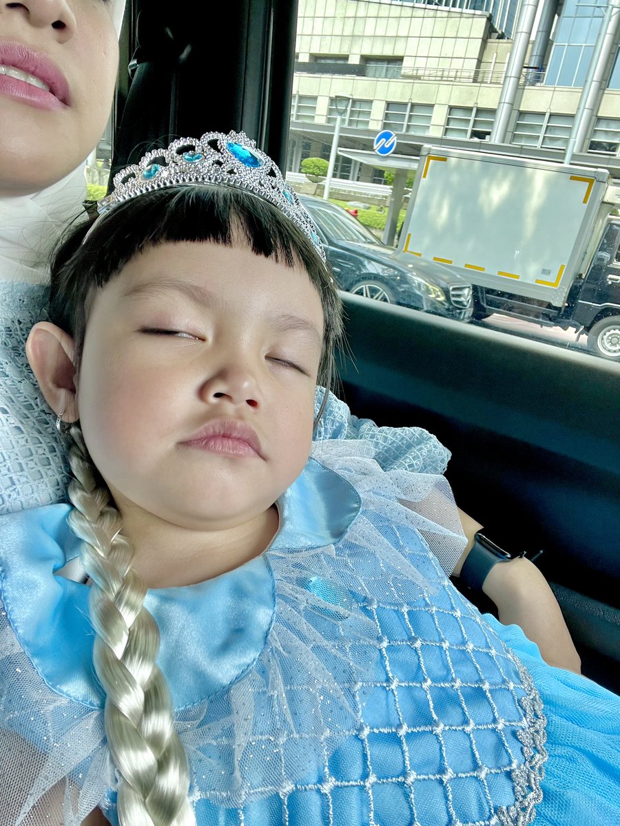 Disney on ice with my little elsa 🩵❄️

Excitednya dari pulang sekolah sampai selesai pertunjukan. Meskipun ngantuk tetep ditahan 😆