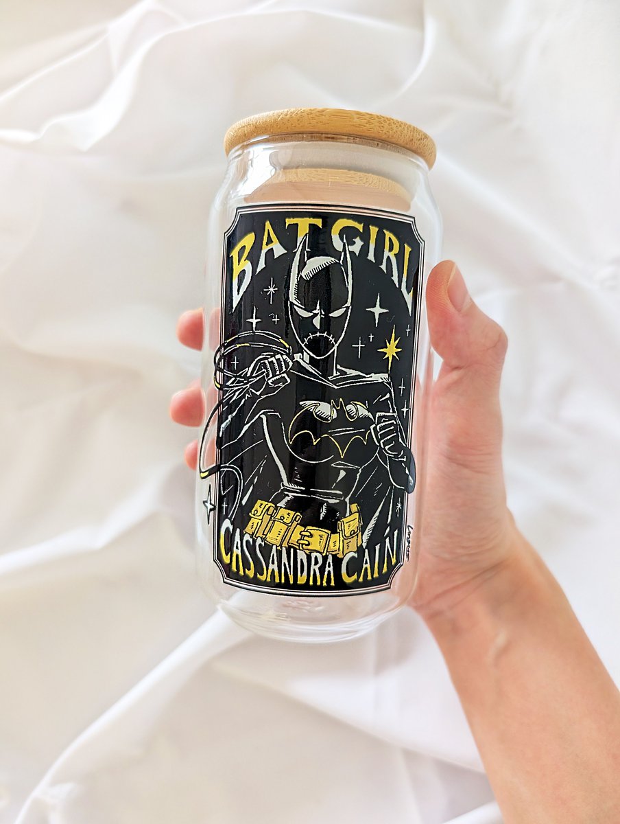 Lingi15's tweet photo. 🦇BATGIRL💛 Glass Cup!
Pre-order now on both my Ko-fi and etsy shop!💛
https://t.co/NVNsYLfeYv
#kofishop #etsyshop #cassandracain #glasscup https://t.co/p6G23H50HN