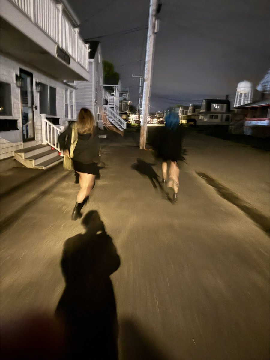 roahshi's tweet photo. catch us if u can 😤 https://t.co/drImRMlMVe