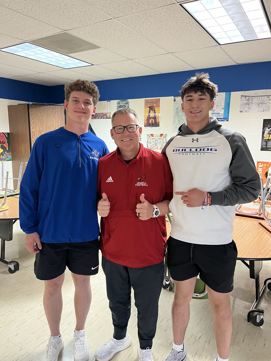 adrian_kolton's tweet photo. After an amazing conversation with @CoachAmbroson I’m super blessed to receive an offer from @JewellFootball ! @6starfootballMO @SCHSBulldogFB @MidMOHSFB @MidRecruiting @JPRockMO https://t.co/WUc9bDAkdf