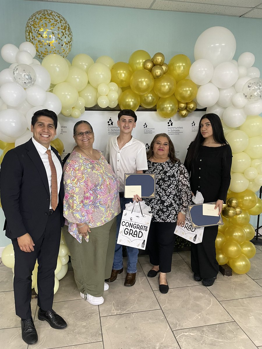 LFCISDFamEngage's tweet image. Congratulations to our @losfresnoshigh CIS scholarship recipients! Amazing evening celebration! Special thanks to Ms. Laura Orive (@CIS_LFHS). @cameron_cis @jmcdonough33 @LosFresnosCISD