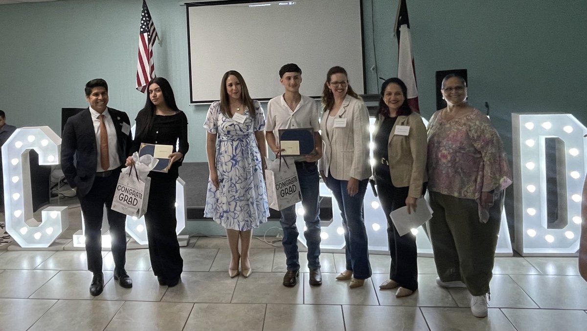 LFCISDFamEngage's tweet image. Congratulations to our @losfresnoshigh CIS scholarship recipients! Amazing evening celebration! Special thanks to Ms. Laura Orive (@CIS_LFHS). @cameron_cis @jmcdonough33 @LosFresnosCISD