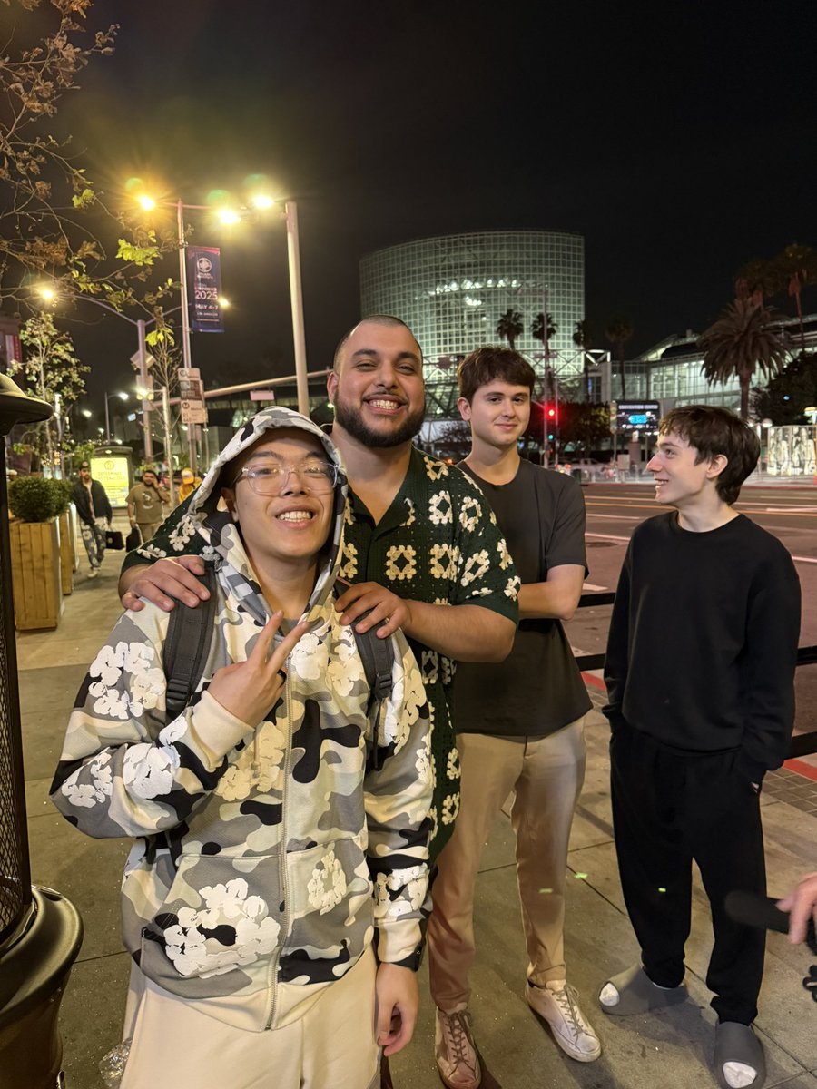 asianjeff's tweet image. Scooting off stream in la and see these guys