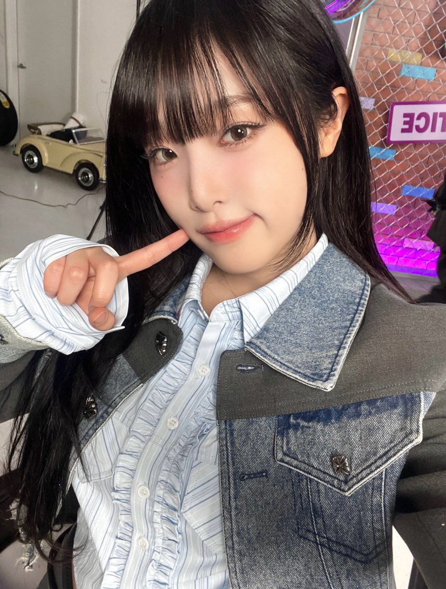 YENA_OFFICIAL's tweet photo. [📸YENA PIC]

25.05.09 #티어메이커

티어메이커의 탑티어 호스트💟
예나의 첫 취향 랭킹 토크쇼🐤

시작을 함께해 주신 효연 선배님과 
너무 즐거웠던 시간✨

앞으로 예나가 만들어나갈 탑티어 취향표!
많.사.부🫶🏻 많.기.부👏🏻

#최예나 #예나 #YENA
#넥센타이어 #NexenTire
#tiermaker https://t.co/WeVnVpZH2W