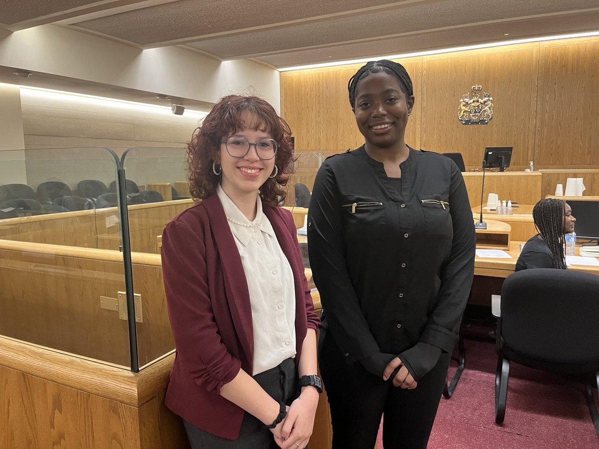 FÉLICITATIONS à notre incroyable équipe de simulation de procès, grande gagnante du tournoi des écoles francophones 🏆 Nos Lasers ont vécu une expérience enrichissante qui leur a permis de plonger dans le monde de droit et de perfectionner leurs talents en communication orale.👏