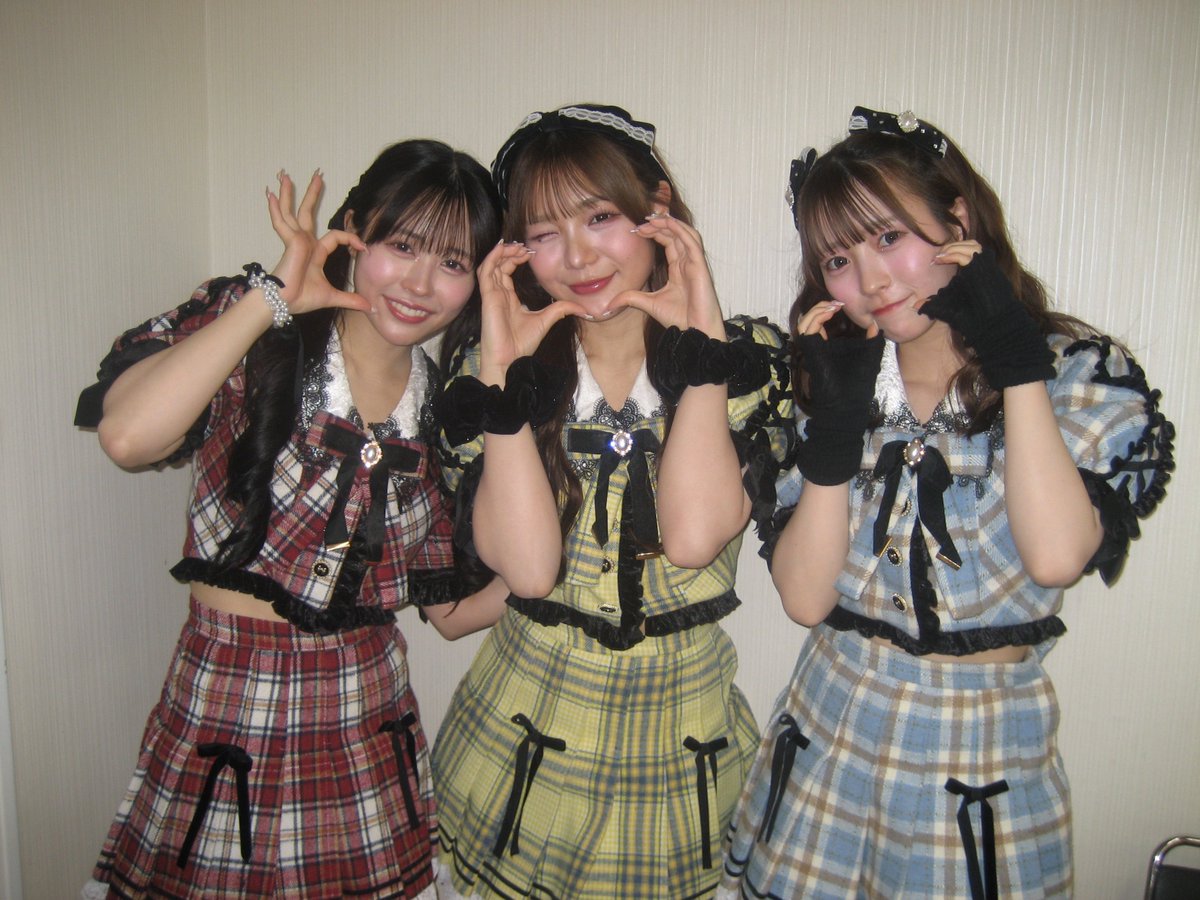 デジカメの #きゅーすと 良い。》 💛古澤里紗 ❤️佐野愛花 💚板倉可奈