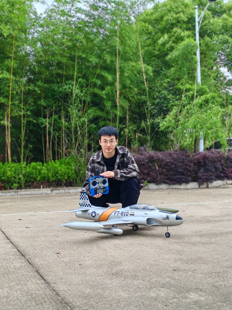 dynamhobby's tweet image. 📷 Dynam T-33 Size Check!
Impressive in Hand. Even More in the Air.
This is a jet you’ll want in your hangar.
Reserve yours ➤ dynamrc.com/products/t-33-…

#Dynamrc #NewRelease #T33 #rcjet #F80 #edfjet #rcplanes #beginnerfriendly