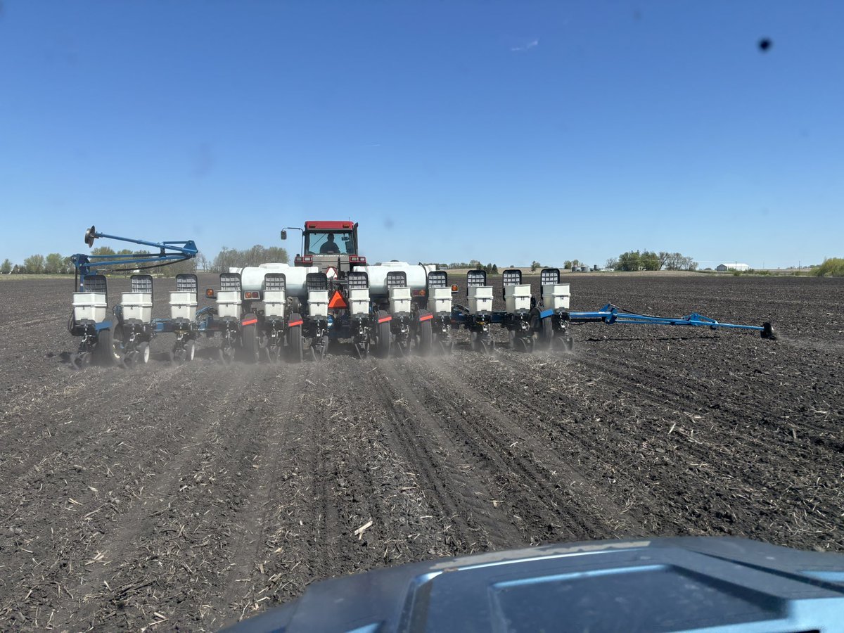 1/3 corn plots in. Always feels good to get them done. This will be awesome conventional corn data. 1/2 mile x 6 rows. #plantpioneer