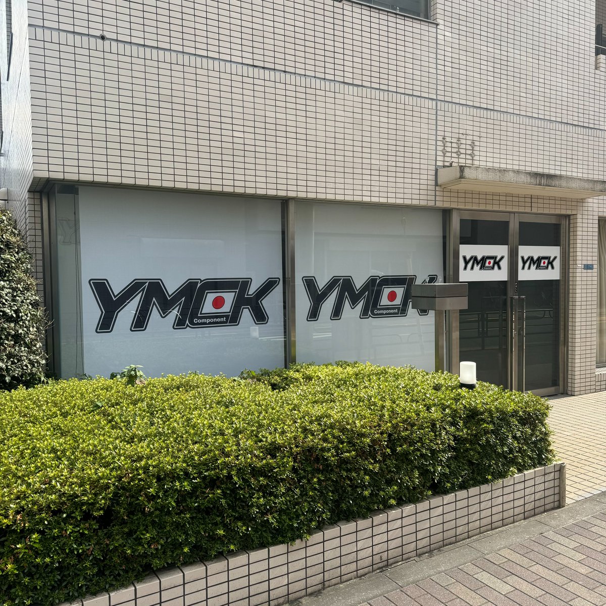 YMCK_Component's tweet photo. おはようございます！ 
本日もPM20時までショールーム営業させていただいております。
 営業カレンダー：https://t.co/AHwLr5eVXG

XSR900バーエンドミラーキャンセルアダプターは好評頂いており、現在バックオーダーとなっておりご不便をおかけしておりますm(__)m

#xsr900
#ymck
#ymckcomponent https://t.co/oJsdWyM2g7