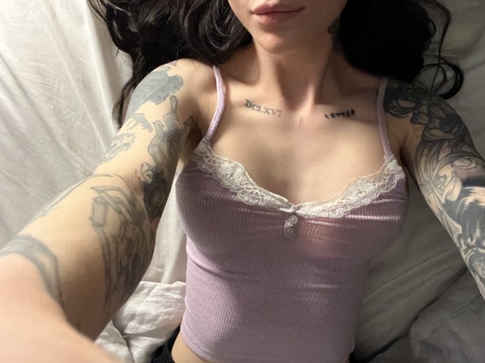 Watch Charlotte's leaked NSFW photo on TwXstars