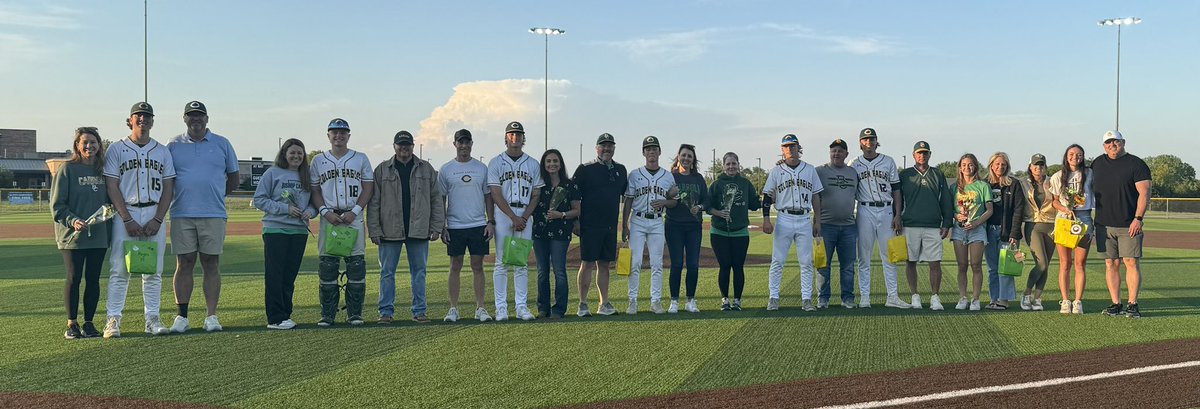 ⚾️ It’s been a great pleasure to coach this group of Seniors! A successful Senior Night for sure. Thank you to our dedicated parents, managers, and administrators that have contributed to our success! ⚾️