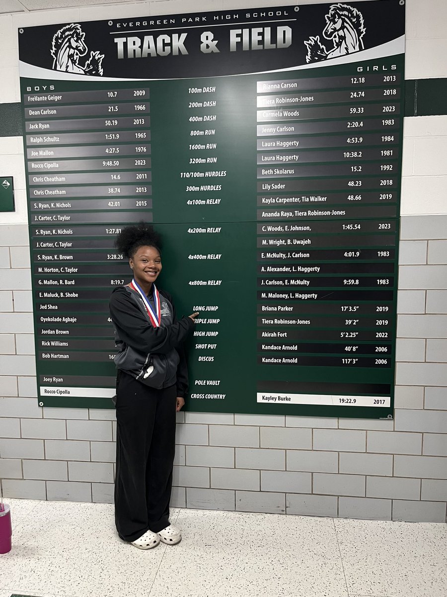 🚨School Record Alert 🚨 <a href="/EPCHSGirlsTrack/">EPCHSGirlsTrackField</a> Long Jumper Chloe Thompson set a new outdoor school record today at the SSC Red Conference meet with a Jump of 5.33 m (17-6)! 🐎🐎🐎 <a href="/EPCHSAthletics/">EPCHSAthletics</a> <a href="/Epchs231/">EPCHS</a>