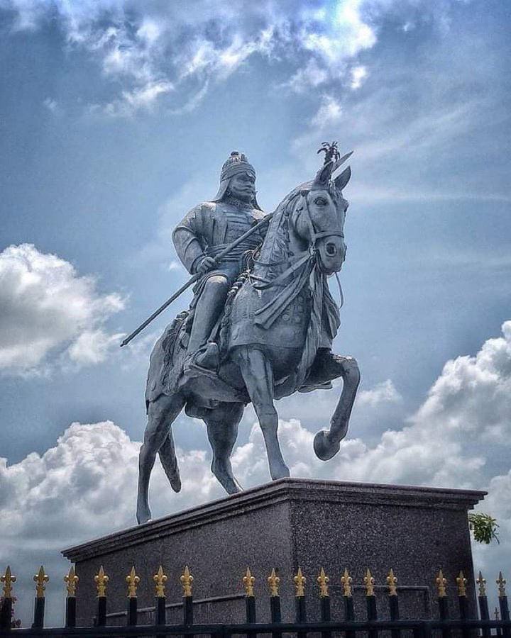 भारतवर्ष के महान योद्धा, शौर्य एवं स्वाभिमान के पर्याय, मातृभूमि के प्रति त्याग व समर्पण के प्रतीक, अदम्य साहस से परिपूर्ण, वीर शिरोमणि महाराणा प्रताप जी की जयंती पर सादर नमन।
#महाराणा_प्रताप #maharanapratapjayanti