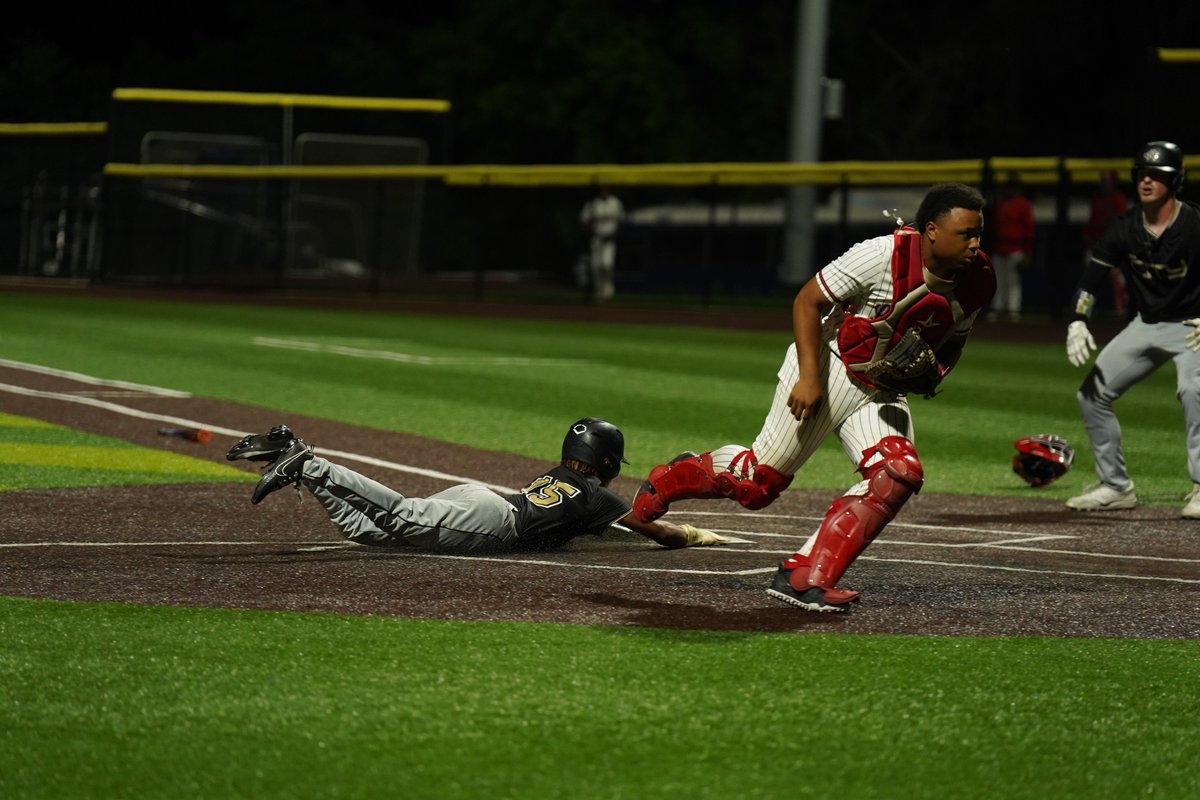 7th inning bats got 🔥 to put game one away, 11-1! Game two up next. Same place, same time. 

#oneRC x #Postseason