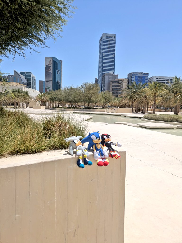 ham_sonic's tweet photo. The hedgehogs are exploring Abu Dhabi!
🦔⚪🔵⚫💨

#SonicTravels #SilverTravels #ShadowTravels
(📍Abu Dhabi, UAE 🇦🇪) https://t.co/S0SSCtgGW8
