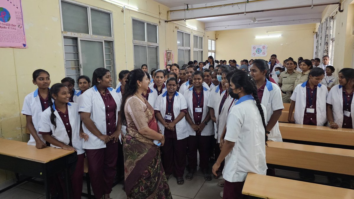 drnagalakshmi_c's tweet photo. ಕೆ.ಸಿ ಜನರಲ್ ಆಸ್ಪತ್ರೆಯಲ್ಲಿ ಪ್ಯಾರಾ ಮೆಡಿಕಲ್ ನ ಮಹಿಳಾ ವಿದ್ಯಾರ್ಥಿಗಳನ್ನು ಮಾತನಾಡಿ ಅವರ ಸಮಸ್ಯೆಗಳನ್ನು ಆಲಿಸಿ ಮತ್ತು ಸೌಲಭ್ಯಗಳ ಬಗ್ಗೆ ವಿಚಾರಿಸಿದೆ. ಅಲ್ಲದೇ, ಕುಂದುಕೊರತೆಗಳನ್ನು ಪೂರೈಸಿ, ಆಯೋಗಕ್ಕೆ ವರದಿ ಸಲ್ಲಿಸುವಂತೆ ಆಡಳಿತ, ವೈದ್ಯಾಧಿಕಾರಿಗಳಿಗೆ ಸೂಚಿಸಿದ್ದೇನೆ.
#drnagalakshmi #womencommission #KCGeneralHospital https://t.co/SPjvkEyk2B