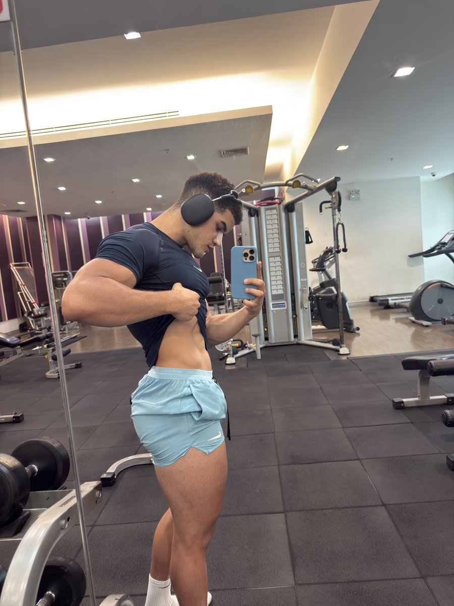 🦵🏻 

onlyfans.com/mauroxandress