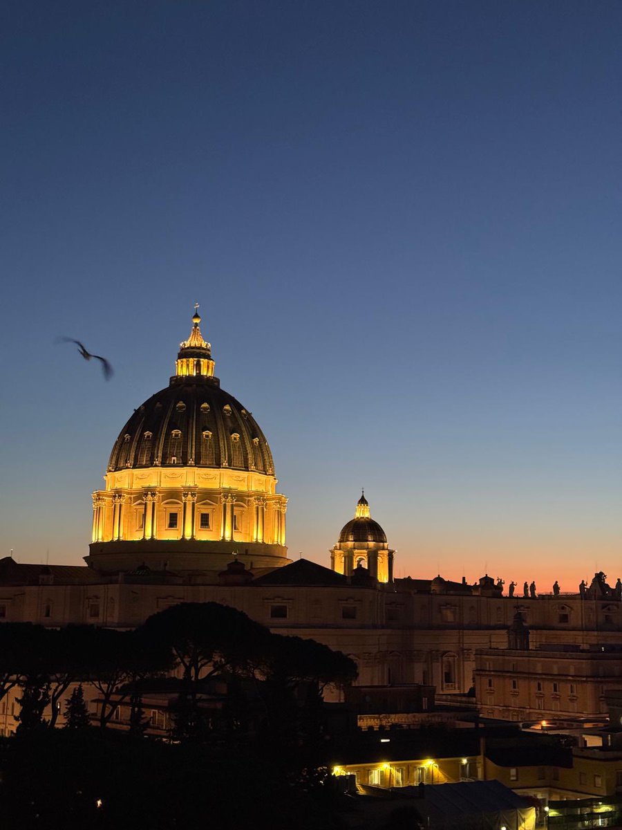 ¡Vean el amanecer tan espectacular que nos tocó este viernes en el Vaticano!
La tomé a las 5:30am 👌🏻