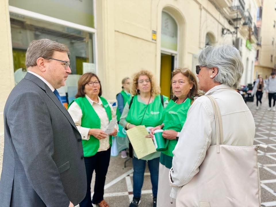 Carlos Zambrano García-Ráez VOX (@czambranogr) on Twitter photo Ayer visité la mesa de la Asociación Española <a href="/ContraCancerEs/">Asociación Española Contra el Cáncer</a> de #SanFernando, en la que sus voluntarias hacen la cuestación y atienden a los ciudadanos que se acercan a solicitar información.
La prevención y la investigación son las armas más efectivas en esta batalla. Gracias Ayer visité la mesa de la Asociación Española <a href="/ContraCancerEs/">Asociación Española Contra el Cáncer</a> de #SanFernando, en la que sus voluntarias hacen la cuestación y atienden a los ciudadanos que se acercan a solicitar información.
La prevención y la investigación son las armas más efectivas en esta batalla. Gracias