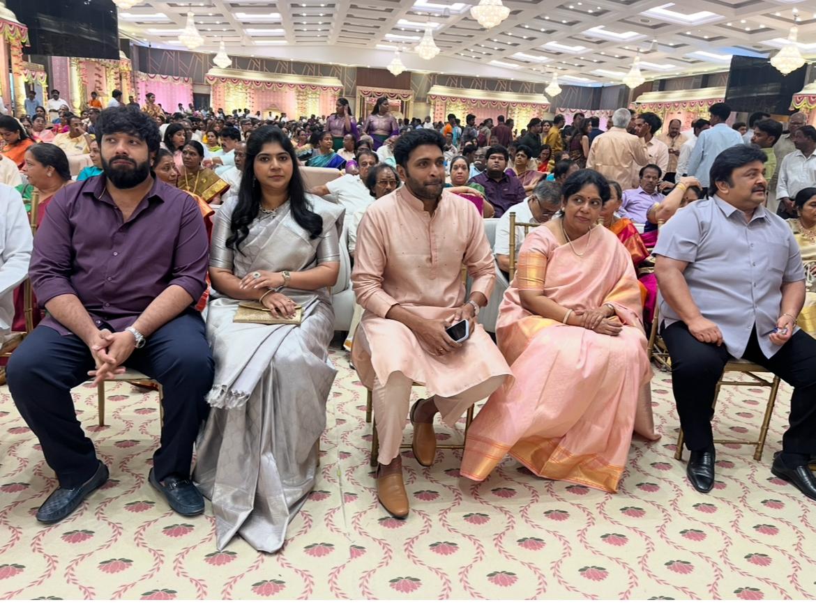 _MovieTamil's tweet photo. #IshariGanesh's daughter #Preethaa Wedding 💒💍
#RaviMohan - #Manirathnam - Aditi Shankar https://t.co/u6VnnmuQen