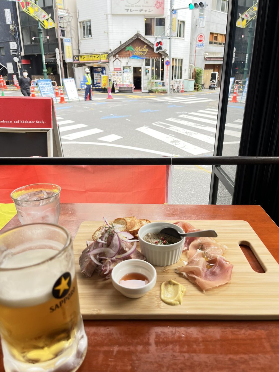休み明け2日の出社放棄して昼飲み〜🍺