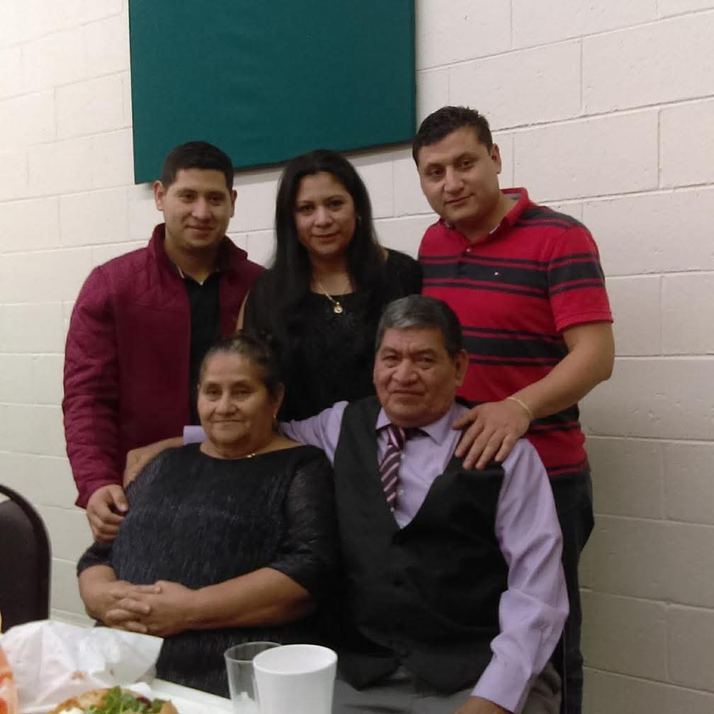 jarpoach09's tweet photo. @noticias4vision Feliz día de las madres a Maria Guerrero ☺️ de parte de sus hijos, nietos ... sabe que la amamos. Somos afortunados de tenerla con nosotros. Es una gran bendición en nuestras vidas. Admiramos lo valiente y fuerte que eres 😊 https://t.co/GUHwjRuu40