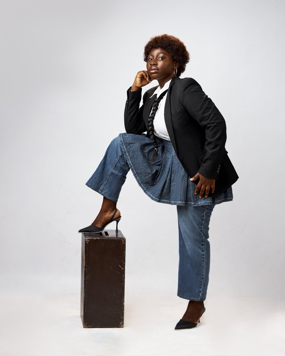 __sambe's tweet image. Braids. Blazers. Boundless.
From gasp to goddess stance
she owned every frame.
Visual poetry in motion.

Muse @blackish_n_g
Braided Tie: @wigs_by.mide
Afro Hair: @wigs_by.mide
Photo Assist: @ayoonifoto_ 
Shot by yours truly.