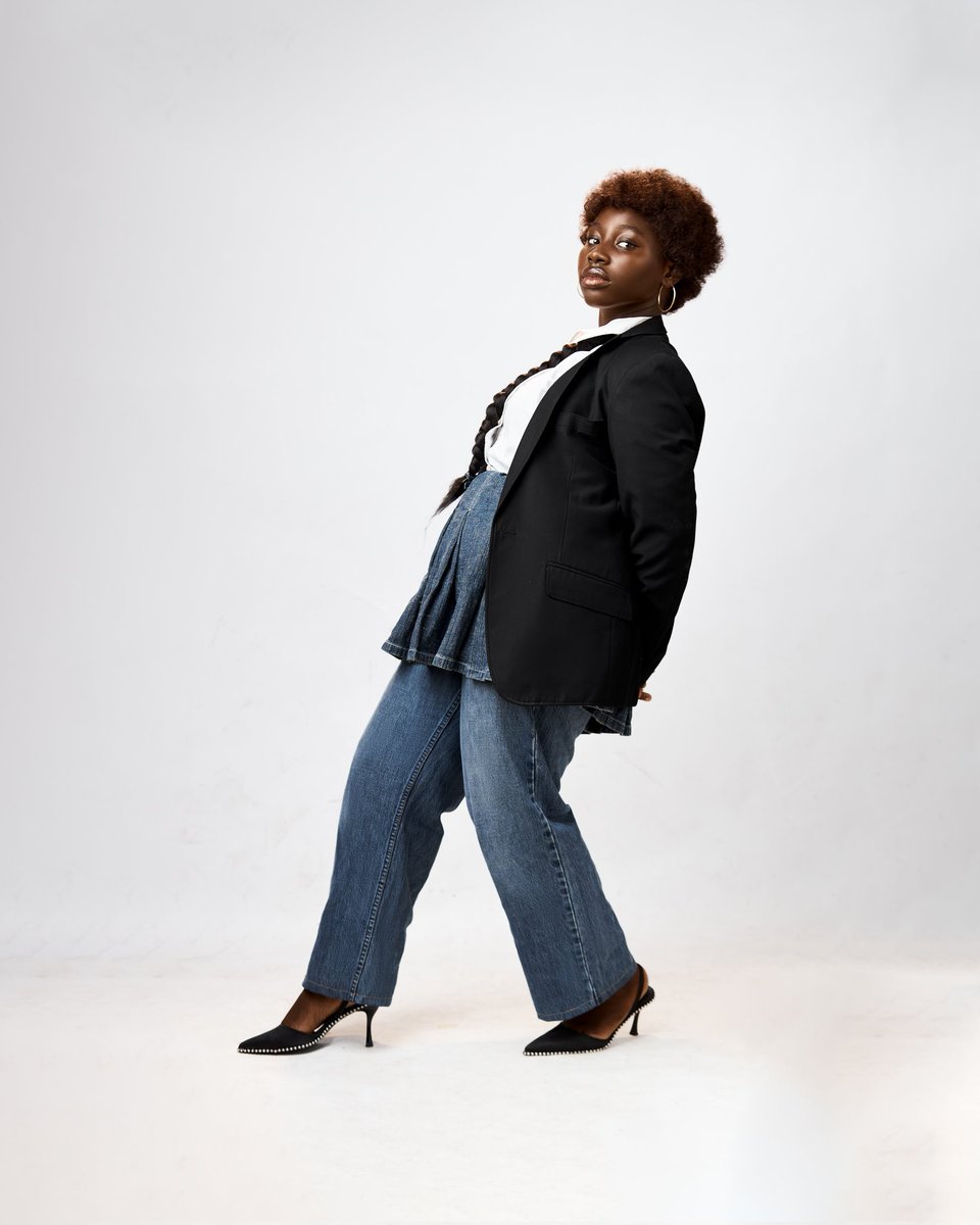 __sambe's tweet image. Braids. Blazers. Boundless.
From gasp to goddess stance
she owned every frame.
Visual poetry in motion.

Muse @blackish_n_g
Braided Tie: @wigs_by.mide
Afro Hair: @wigs_by.mide
Photo Assist: @ayoonifoto_ 
Shot by yours truly.